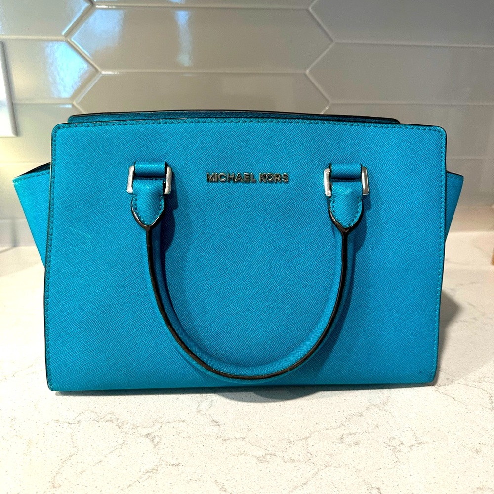 Michael Kors pretty blue purse/crossbody